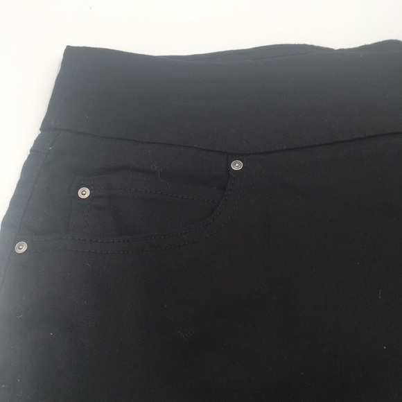 Time and Tru Black Short w/Stretch Waist - Picture 2 of 3